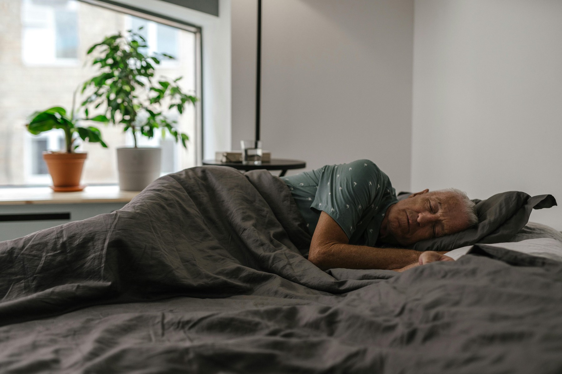 best-sleeping-position-to-stop-snoring.jpg